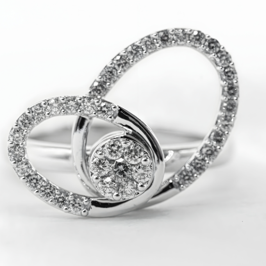 Oval 14K White Gold 0.55 Carat Diamond Spinner Ring