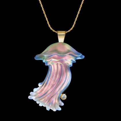Colgante de medusas de oro amarillo de 14k