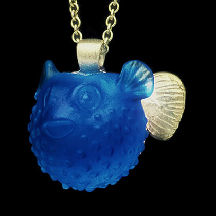 Colgante de pescador de pollos de oro amarillo de 14k
