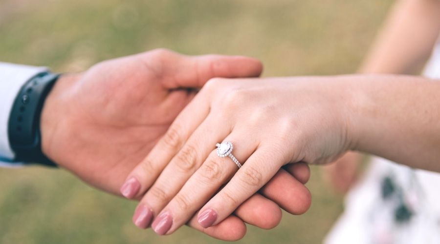 Best Places to Buy an Engagement Ring