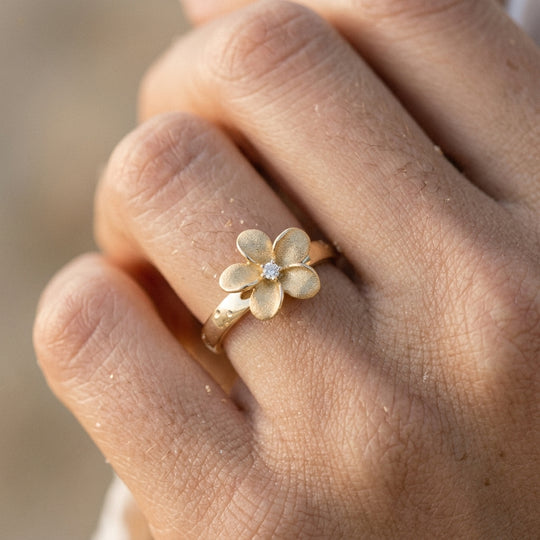 Anneau de fleur de 13 mm 14k avec diamant 0,04 carat