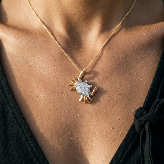 Colgante de cangrejo de 14k 2/tono con 11 diamantes