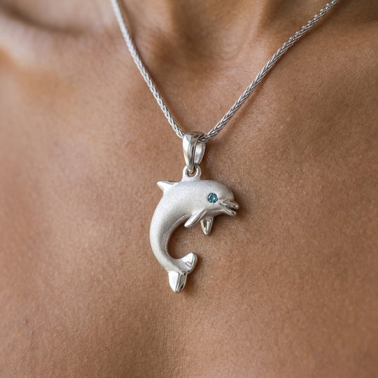Colgante de delfines "saltando soltero" de 14k 20 mm con diamante azul de 0.01 quilates
