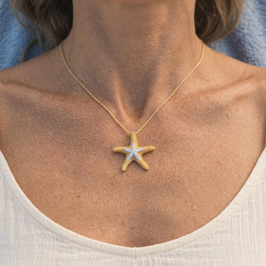 Colgante de estrella marina de 14k 22 mm con 16 diamantes