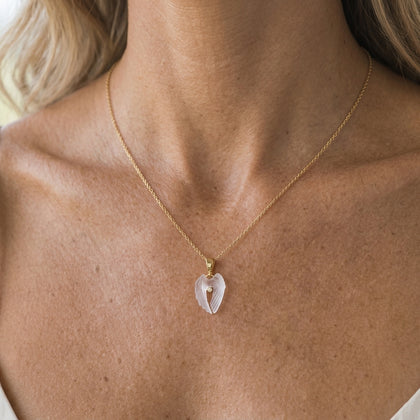 Colgante de alas de espíritu de oro amarillo de 14k con diamante