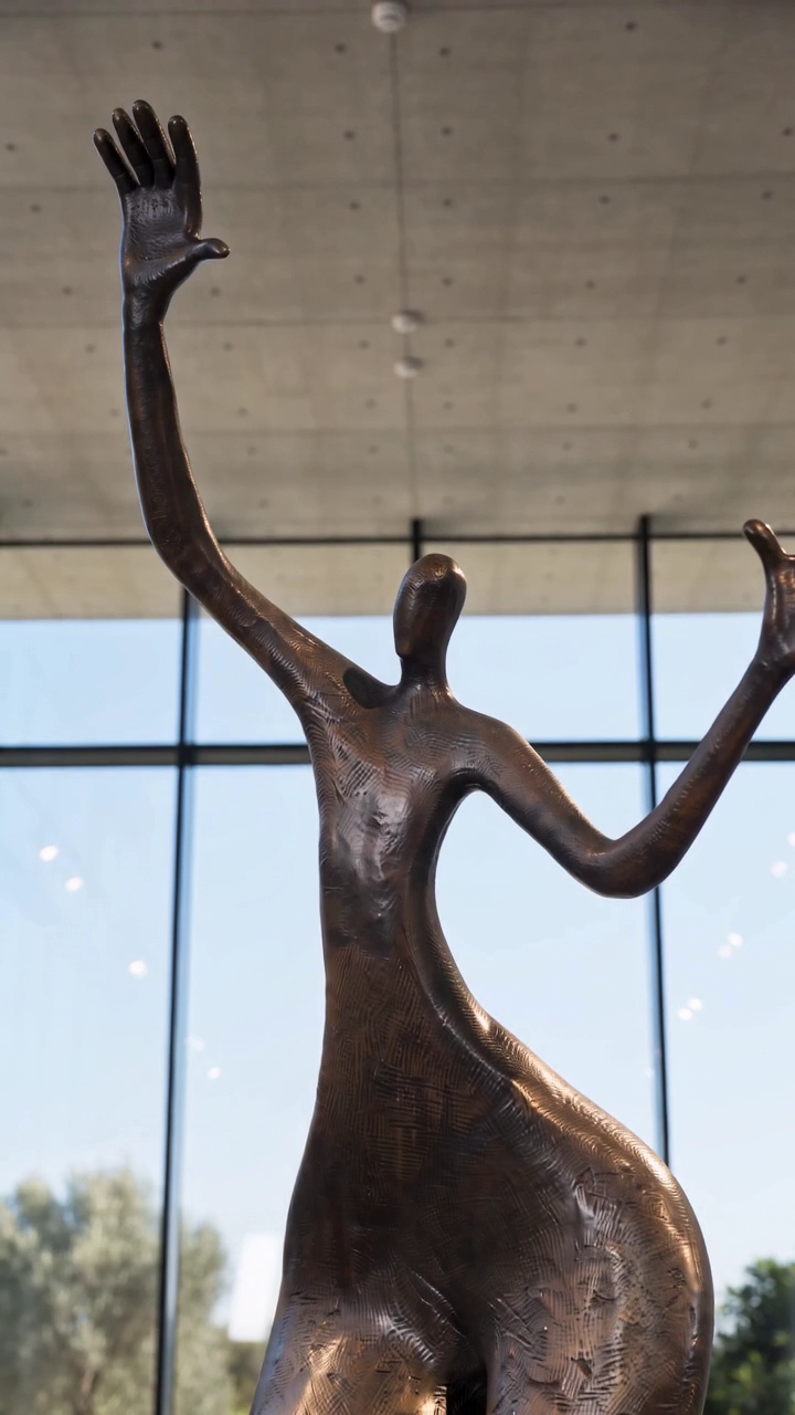 Balancing — video still at 4s