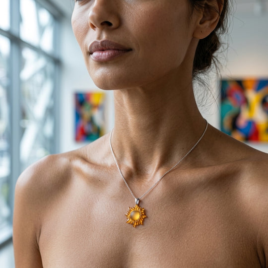 Colgante de sol de oro blanco de 14k