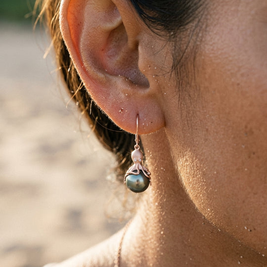 Pendientes de pulpo de oro rosa con perlas y diamantes tahitianos de 11 mm