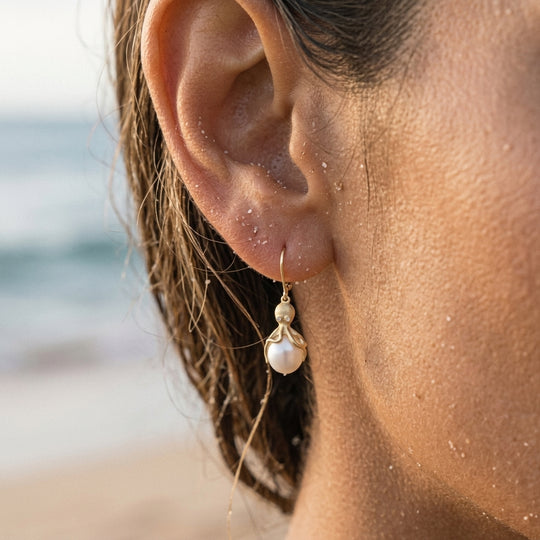 Pendientes de pulpo de oro con perlas blancas de agua fresca y diamantes