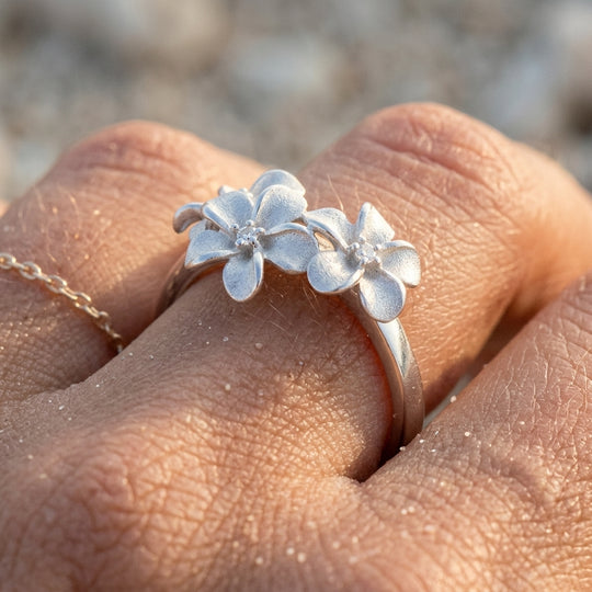 Bague de plumeria de 8 mm 14K avec 3 diamants