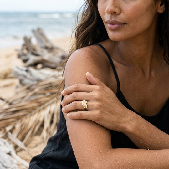 Bague de plumeria 14K 8 et 11 mm avec 2 diamants
