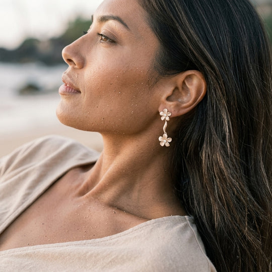 Boucles d'oreilles Plumeria 14K avec 4 diamants