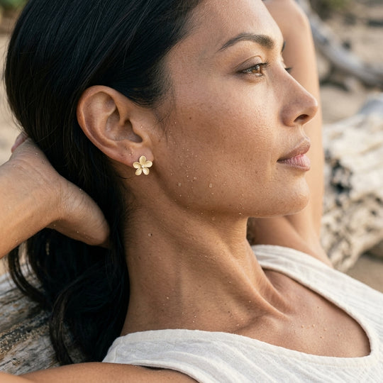 Boucle d'oreille plumeria de 15 mm avec 2 diamants