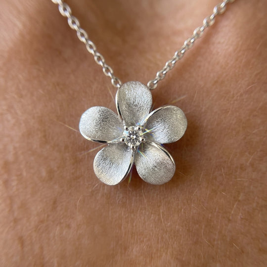 Diapositiva de plumeria de 14k 8 mm con diamante