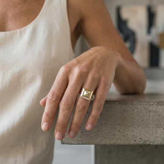 14K YELLOW GOLD DOUBLE PYRAMID SPINNER RING WITH 0.15CTW