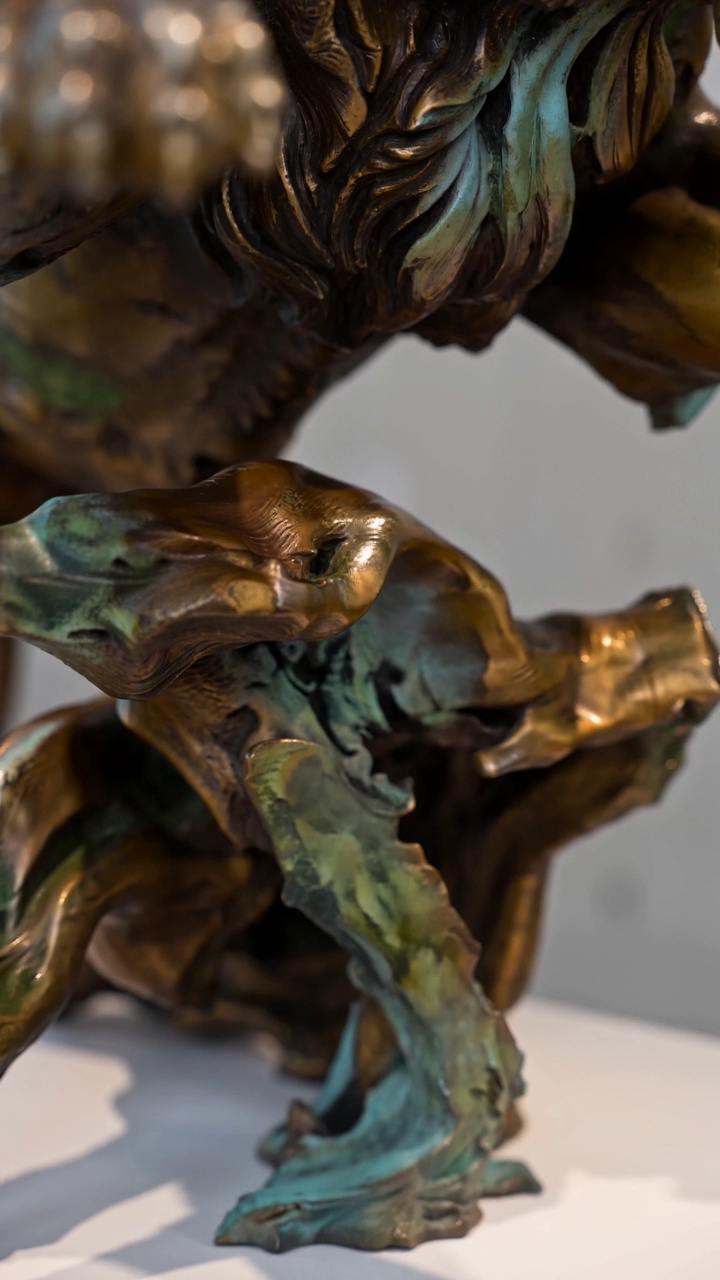 Leonel Medium — video still at 6s