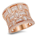 Anillo de oro rosa de 18k con diamantes de 0.69 ct y 0.81 diamantes de Baguette CT