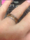 Black Pearl et Koa Wood Inclay Titanium Ring