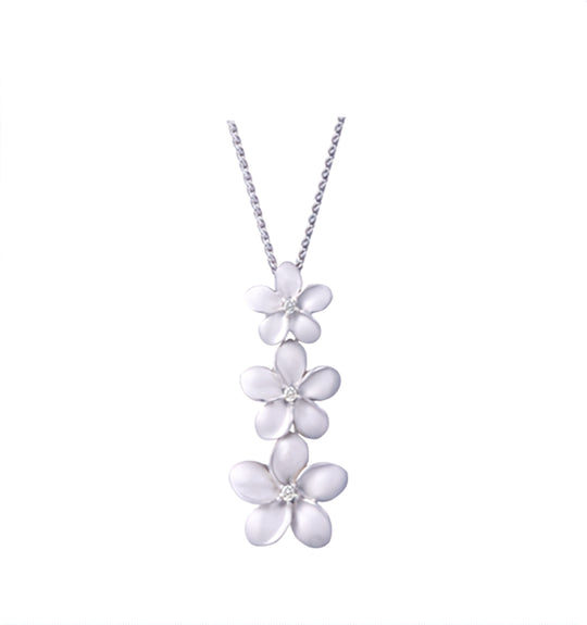 Colgante deslizante de plumeria lei de oro blanco de 14k con 3 diamantes
